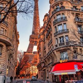 Eiffel Tower View - Apartment Award 2026