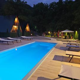 Riverside Ghari Cottages, hotel sa Oni