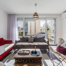 Coral Talea Retreat Pool Access by PikHost, hotel in Tale