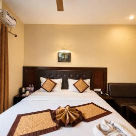 Hotel Puri Waves - Near Blue Flag Beach - Restautant, Parking & Spa, hotel in Puri