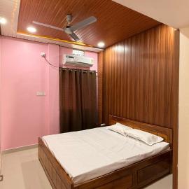 Anjana Home Stay, מלון בChimur