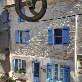 Avignon 15 mn Autoroute sortie 22 Parking Gratuit Calme total โรงแรมในโรกมอเร