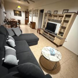 Lux Family Suite & Pool, hotel a Làrnaca