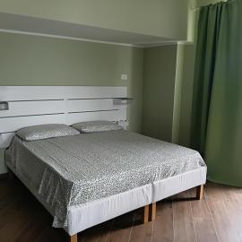 Linate Home Suite Aparthotel with onsite secure parking and 10 minutes by walk from-to airport - Con parcheggio sorvegliato in loco e a 10 minuti a piedi da e per aeroporto di Linate metro blu M4, hotel in Linate