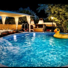 Cozy Family Home with Pool near the Beach