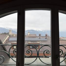 Spacious, furnished duplex apartment room in central Vevey, hotel in Vevey