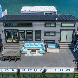 On-Water 20 - Floating House on Lake Cumberland, hotel in Russell Springs