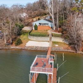 Chalet du Lac – Lakefront Retreat