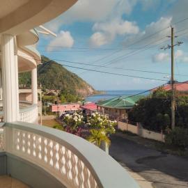 Hillside home with sea views close to Roseau
