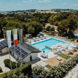 Green Garden Village con piscina, spiaggia riservata e parcheggio, hotel din Sirolo
