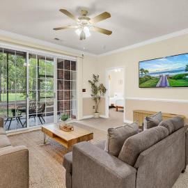 Golf Course View, Pool Access, 5 minutes from Beach, North Myrtle Beach, Barefoot, hotel a North Myrtle Beach