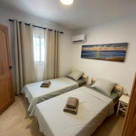 Viesnīca Los Leones - Cozy Garden House in Mijas pilsētā Mihasa