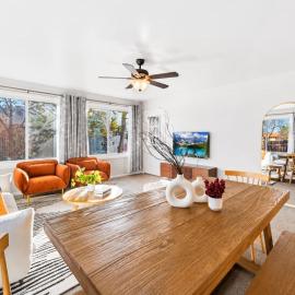 Modern Stay Home with Game Rooms, Near Olde Town Arvada: Arvada şehrinde bir otel