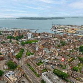Angel Mews by Grandeur Property - Close to Poole Quay with Parking