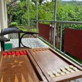 Cozy house with garden for rent in the center of Oni, хотел в Oni