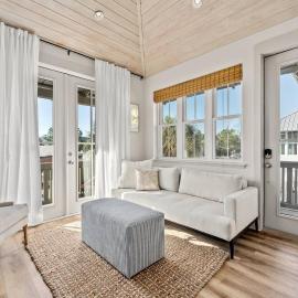 Carriage House, Sleeps 4, Walk to Rosemary & Beach, hotel in Rosemary Beach