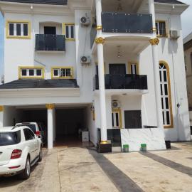 Fruitful Family Avenue White house, Hotel in Umu Oma