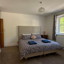 Spacious family Bungalow with beautiful views, hotel i Draycott