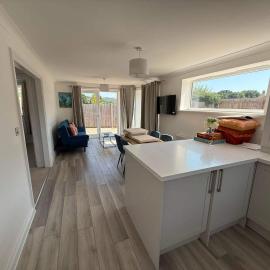 NEW 2BR Open Plan Bungalow With Free Parking