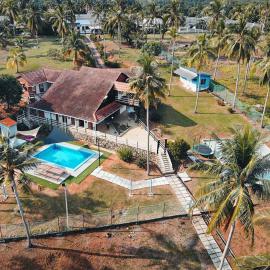 D'shahrul bunglow and chalet by the sea, hotel in Port Dickson