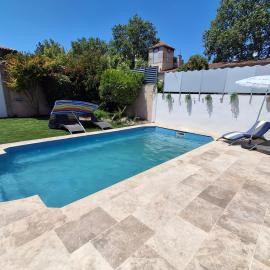 Maison indépendante 30 m2 avec terrasse privée centre ville Marignane: Marignane şehrinde bir otel