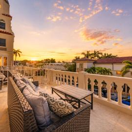 1BR Retreat with Private Terrace, hotel a Palm Beach