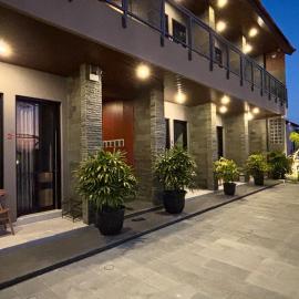 10 Living House