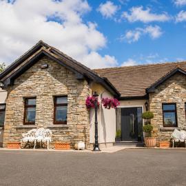 Charlettes Lodge, hotel in Cobh