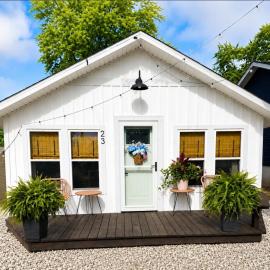 Charming Lake Cottage-Big Barbee Lake Access, viešbutis mieste Vorsas