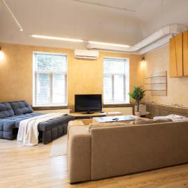 Spacious Jakobi Apartment with Free Parking, Hotel in Tartu