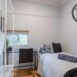 Cozy Private Single Room in Carramar - Nearby Station & Shops - Shared Bathroom and Amenities, Hotel in Villawood