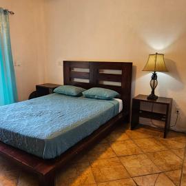 West End Private Room Free Airport Shuttle, Hotel in West End