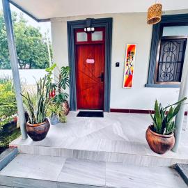 Easyhomes bungalow apartment, hotel em Dar es Salaam