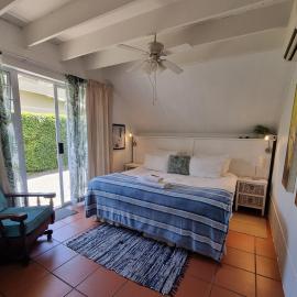 Bachelor Pad in B&B Driveway, hotel in Bunkers Hill