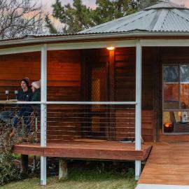 Yurt on the Hill - A Unique & Peaceful Country Escape, хотел 