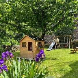 Maison calme et ombragée, idéalement située