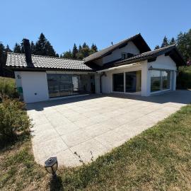 Elegant house in a dominant position