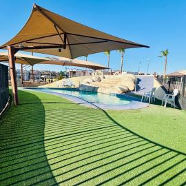 Casa en grupo, terraza y alberca compartida, hotel i Mexicali