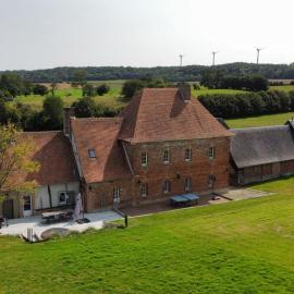 Manoir de Cottentray Charming Manor、Avesnes-en-Brayのホテル