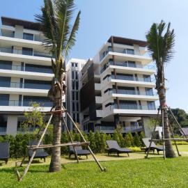 Beachfront 2BR Sea View Condo at Escape Mae Phim, hotel a Mae Pim