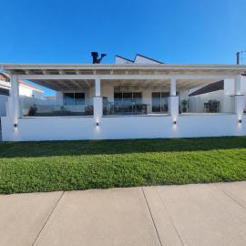 Luxury Waterfront Home In Port Owen, Velddrif, Hotel in Velddrif