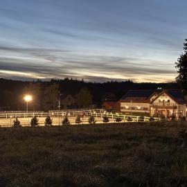 Agroturystyka Myślinów - Black Horse Bar&Grill, hotell i Męcinka