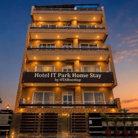 Hotel IT Park Home Stay Near DLF City Centre Mall, hotel in Manī Mājra