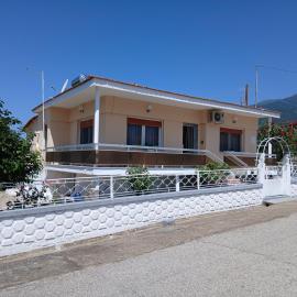 Chrysafenia's House, hotel in Mandrákion