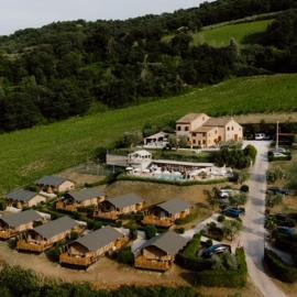 VillaLaDiva Boutique Glamping, hotel em Massignano