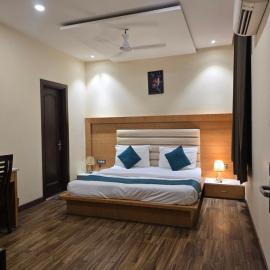 my divine hotel