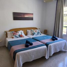 Acogedoras Habitaciones Privadas zona Costera Wifi, hotel in Morro del Jable