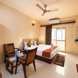 Hotel Golden Wave Puri - Baliapanda Housing Colony - Near Golden Beach- Parking - Restaurant, hotel in Puri