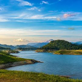 Elee Villa - Waterfront Retreat with Victoria Reservoir & Mountain Views, hotel di Teldeniya