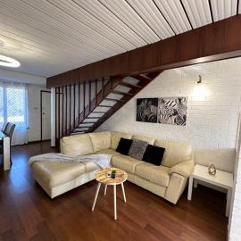 Peaceful 2 Bedroom 2 Story Apartment، فندق في Bluff Point